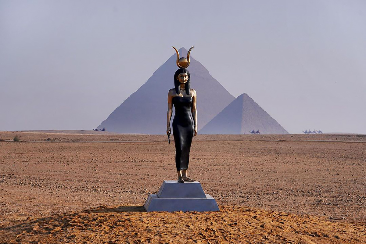 Біля єгипетських пірамід відкрилася незвичайна виставка