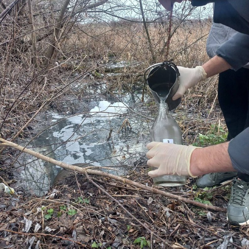 Водоканал в Киевской области сбрасывал химикаты в притоке реки Рось